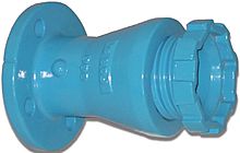 Flanged socket with threaded socket